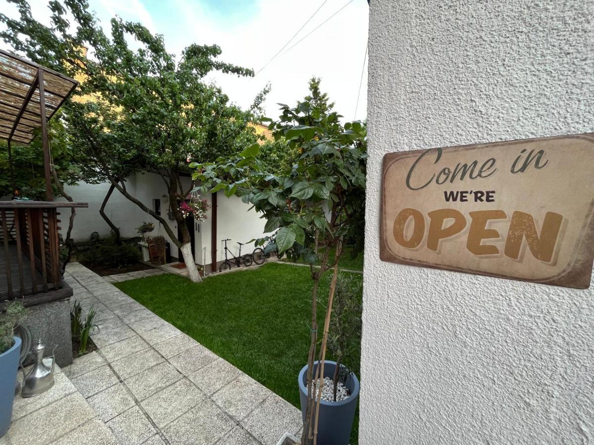 Apartments Music And Garden Apartment *