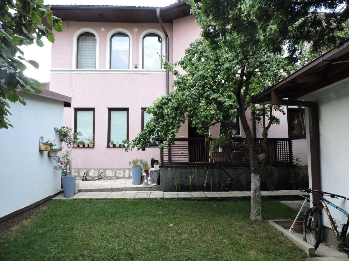 Apartments Music And Garden Apartment *